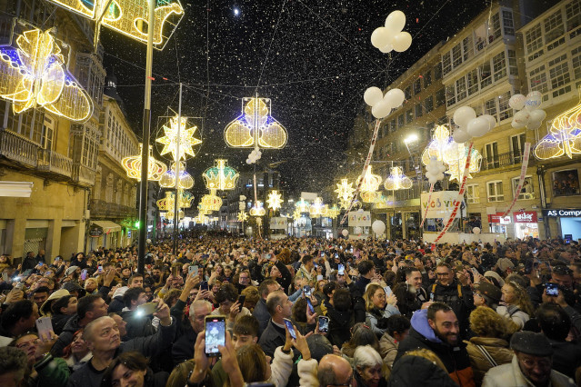 Archivo - Encendido del alumbrado navideño en Vigo, en noviembre de 2023.