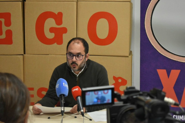 El presidente de la Mesa pola Normalización Lingüística, Marcos Maceira, en rueda de prensa.