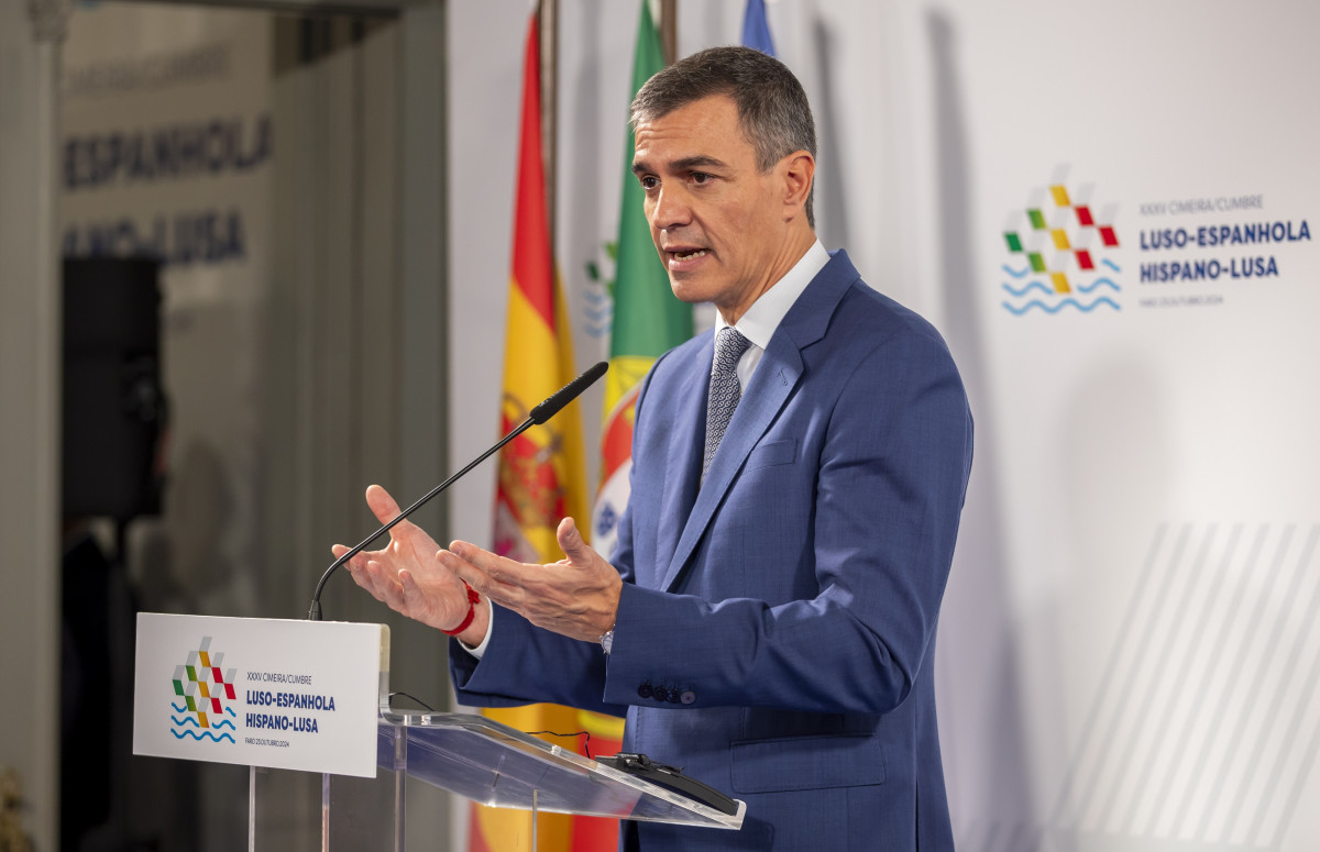 El presidente del Gobierno, Pedro Sánchez, interviene durante la XXXV Cumbre Hispano-Lusa, en el Palacio Fialho, a 23 de octubre de 2024, en Faro (Portugal). España y Portugal celebran en Faro (Port