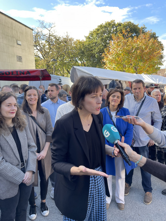 Ana Pontón habla con los medios en Monterroso.