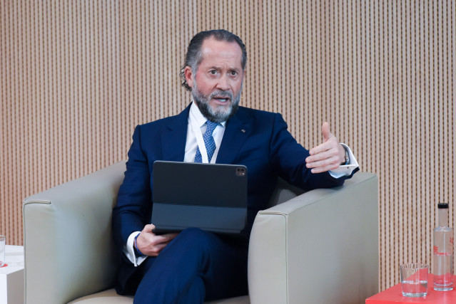 Archivo - El presidente de Abanca, Juan Carlos Escotet, interviene durante la primera jornada de la 19º edición del IESE Banking, en IESE Madrid, a 16 de mayo de 2024, en Madrid (España). La situación económica de Ucrania, el impacto social de la banca, l