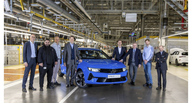 El presidente de Stellantis, John Elkkan, reafirma su compromiso con la marca Opel y con sus instalaciones en Alemania.