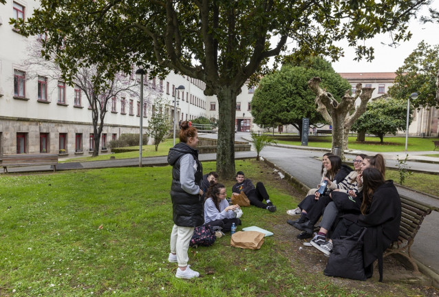 Archivo - La Universidad de A Coruña prohibirá el consumo de tabaco o vapers en todos los espacios de sus campus