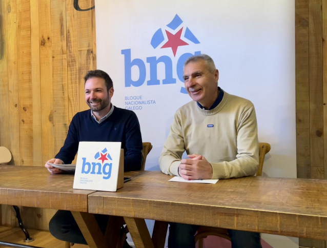 Xurxo Rodríguez, nuevo responsable local del BNG en Ourense, y Luis Seara, portavoz municipal del grupo nacionalista en el Ayuntamiento.