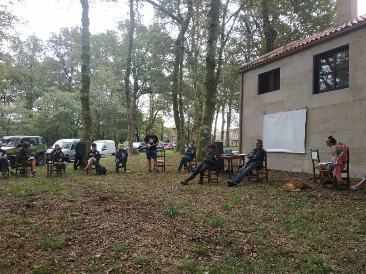 Charla contra la mina de Doade en una foto de Ecoloxistas en Acciu00f3n