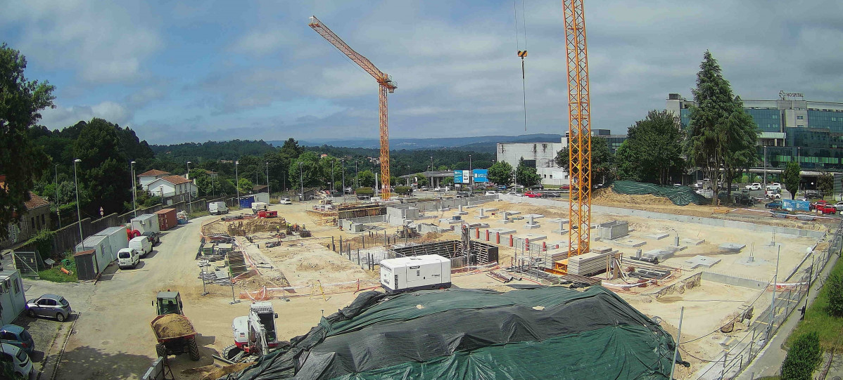 Archivo - Las obras de construcción del Centro de Protonterapia de Galicia, que se ubicará en el entorno del Hospital Clínico de Santiago, han alcanzado el 15% de su ejecución y se estima que el c