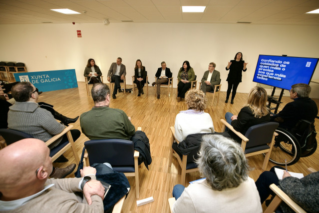 La conselleira de Política Social, Fabiola García, se reúne con el presidente de la Diputación de Ourense, Luis Menor, y con representantes de entidades del CERMI