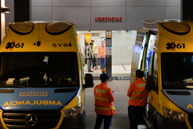 Varias ambulancias en las Urgencias del Complejo Hospitalario Universitario de A Coruña