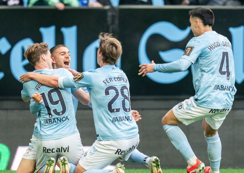 Beltran, Sotelo y Williot celebran el primer gol del Celta